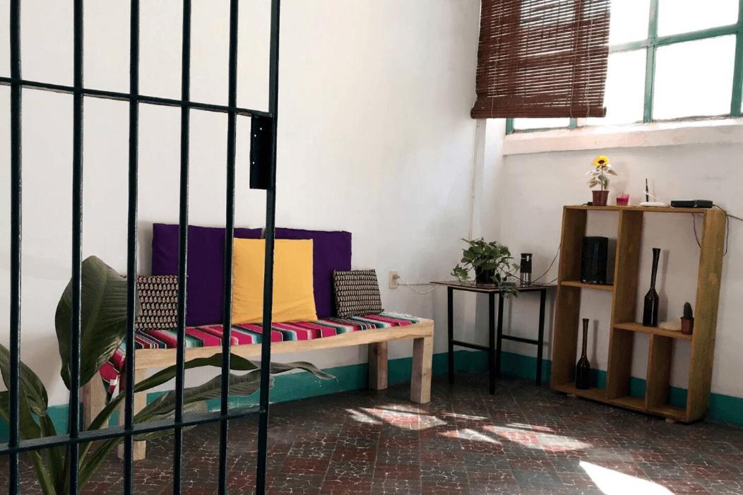 1 Guadalajara Corazon Del Centro Historico Hospedate En Una Casa Antigua En Una Habitacion Sencilla Con Areas Comunes Y Banos Compartidas Exteriör bild