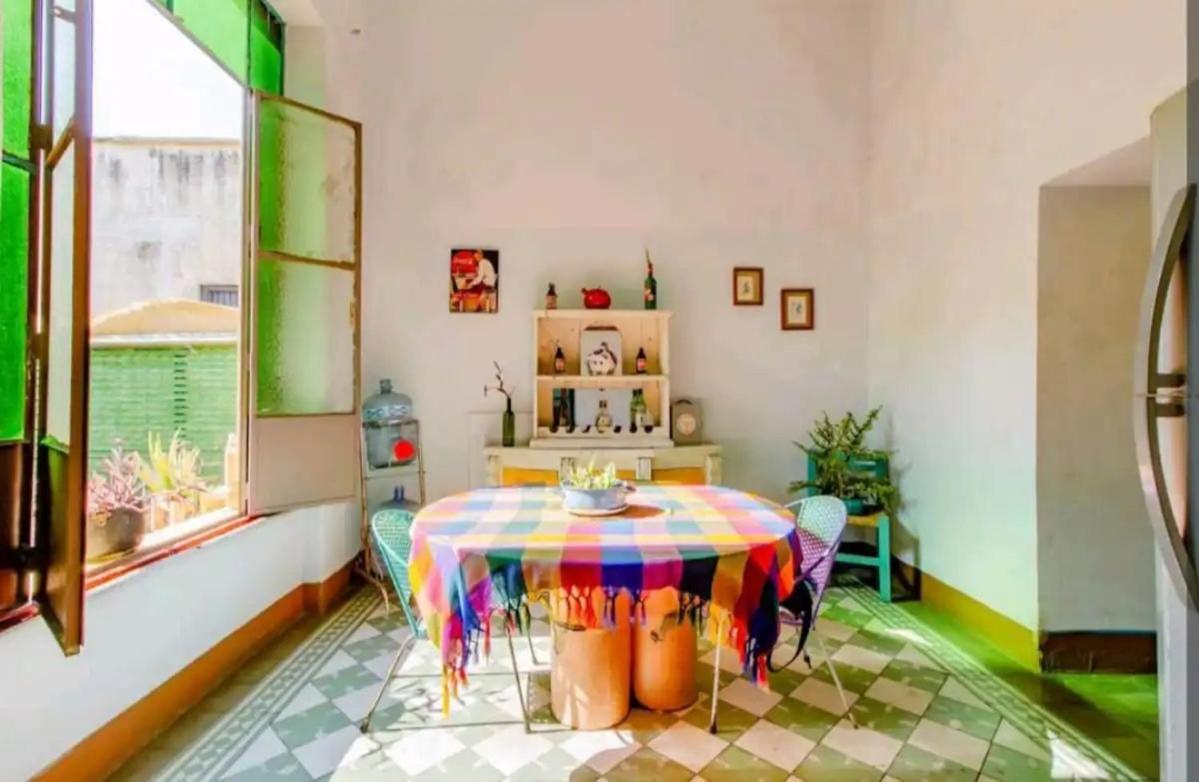 1 Guadalajara Corazon Del Centro Historico Hospedate En Una Casa Antigua En Una Habitacion Sencilla Con Areas Comunes Y Banos Compartidas Exteriör bild