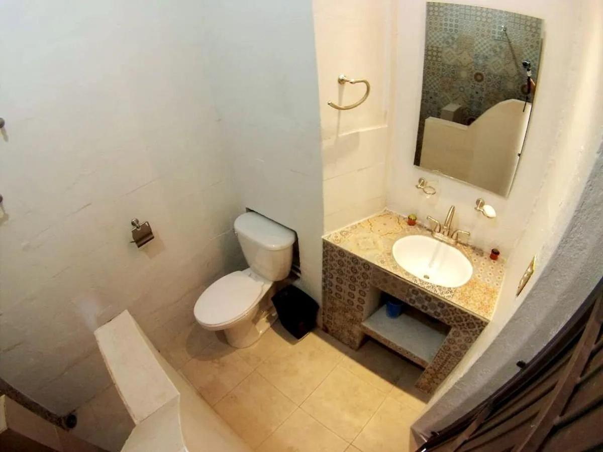 1 Guadalajara Corazon Del Centro Historico Hospedate En Una Casa Antigua En Una Habitacion Sencilla Con Areas Comunes Y Banos Compartidas Exteriör bild